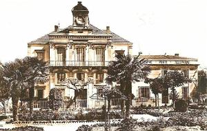 AUMALE LA MAIRIE ET LA POSTE